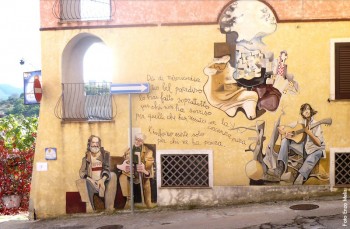 Murales dedicato a Fabrizio De André e Augusto Daolio realizzato dal maestro Francesco del Casino e allievi, Orgosolo (Nuoro), 1999/2000